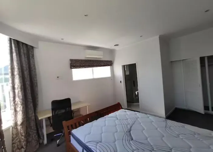 Economy Rooms At Auckland Heart Location - Parnell
