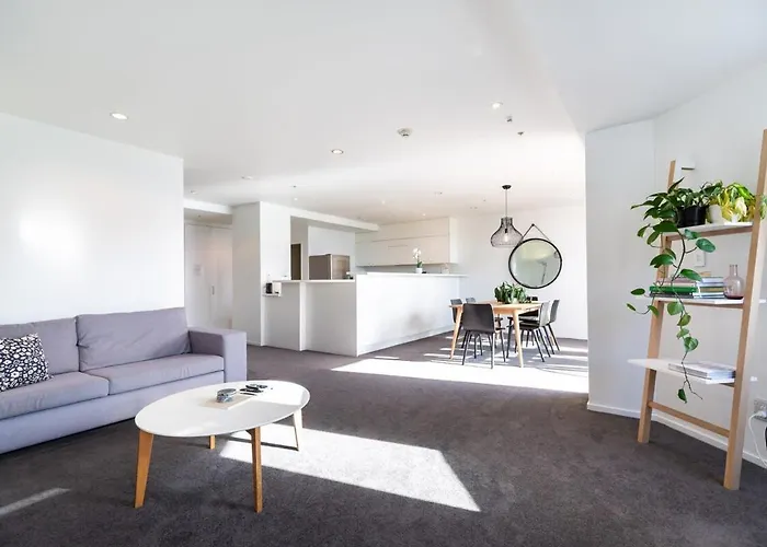 Stunning Three Bedroom Home Near Sky Tower Auckland