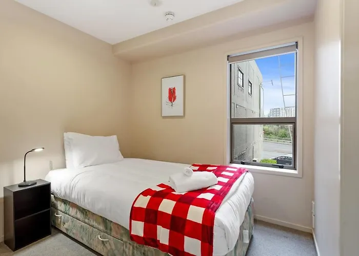 Uptown Two Bedroom Apartment With The Essentials Auckland