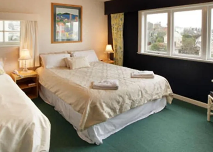 Chalet Chevron B&B Hotel Auckland