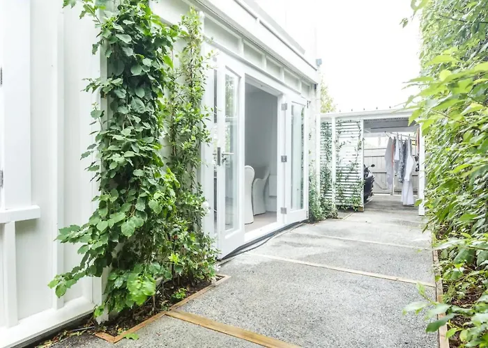 Stunning And Modern 4 Bedroom Townhouse Near Kohi Beach Auckland
