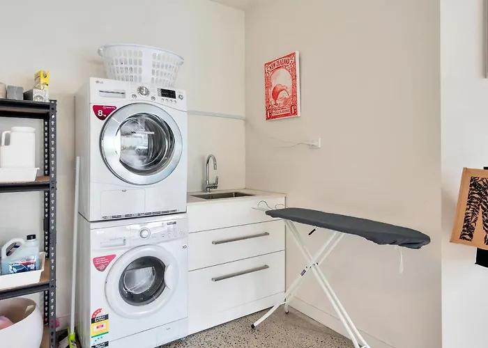 Villa Elegant And Stylish Retreat In Leafy Epsom Auckland