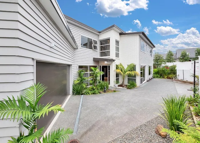 Villa Elegant And Stylish Retreat In Leafy Epsom Auckland